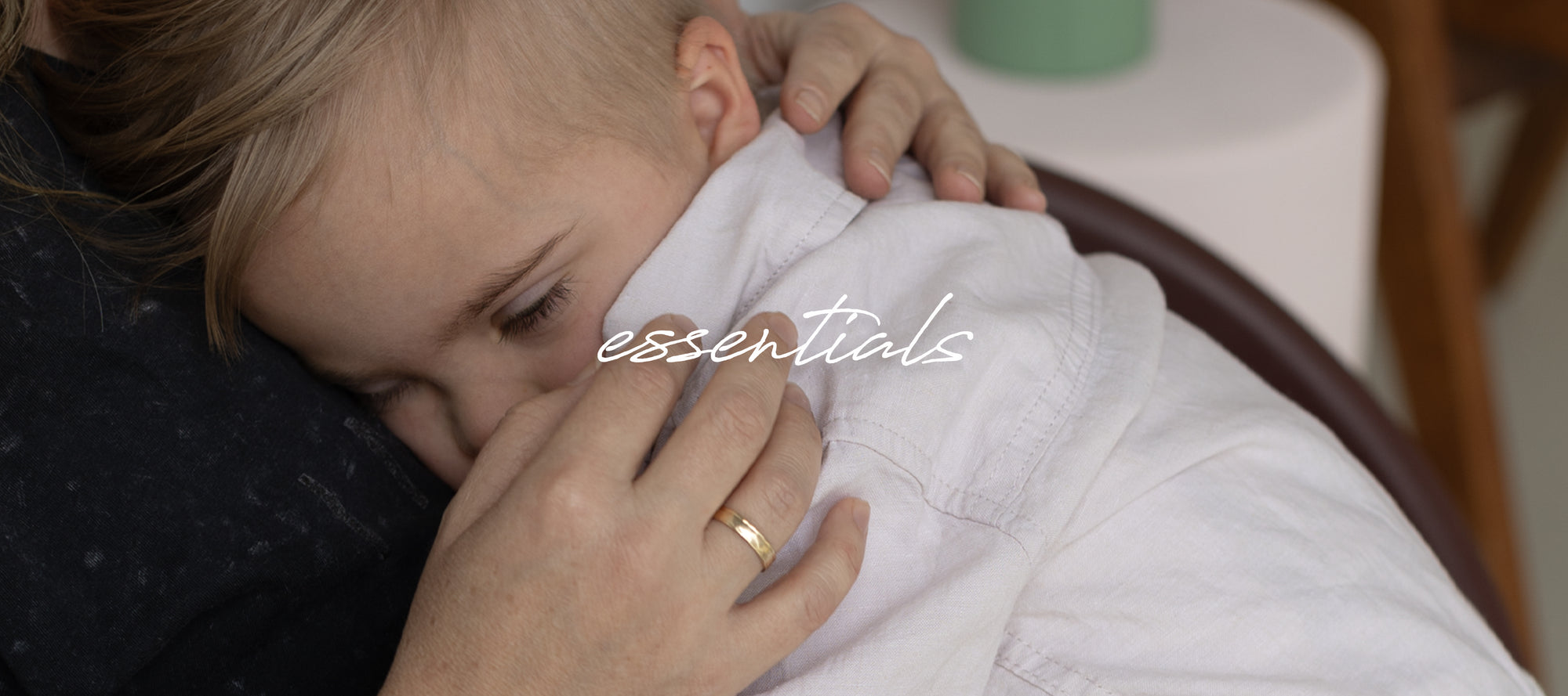 luvme-eco-essentials-mother-comforting-baby-love